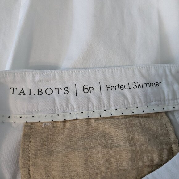 TALBOTS "Perfect Skimmer" White Stretch Cotton Mid-Rise Zip Capris; Size 6P - Picture 3 of 4